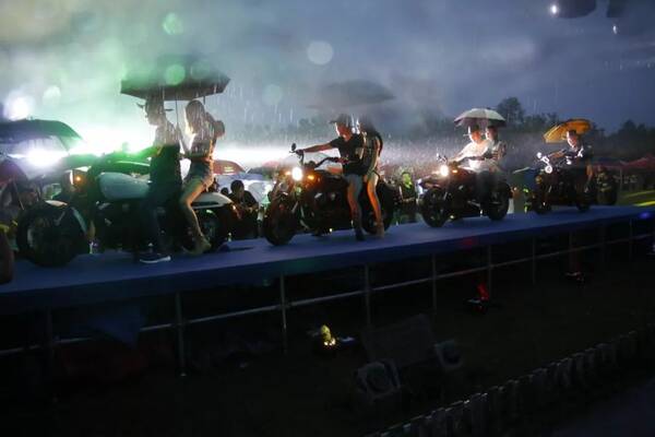 新车 \/ 美式太子注入新鲜血液-龙嘉V途250上市