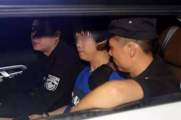 我们大胆推测这个吴小辉正是我们苦苦寻找20年的杀人犯柯进.