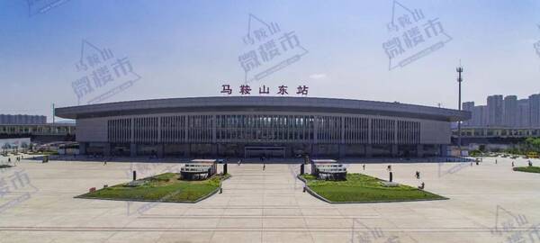 公交车:1路,4路,123路.配套小区位于马鞍山东站对面,仅一路之隔.