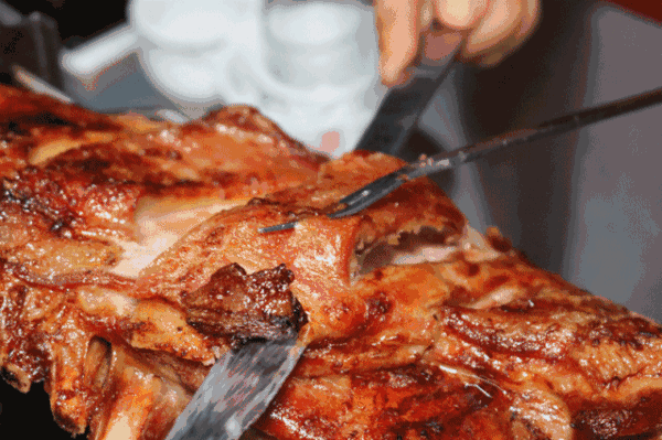 画面太残暴!这家烧烤店超美味!