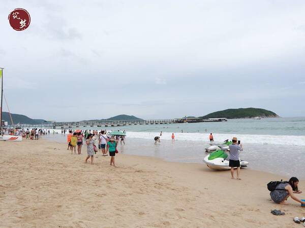 亚-筑梦实践队前往亚龙湾进行有关免签政策的