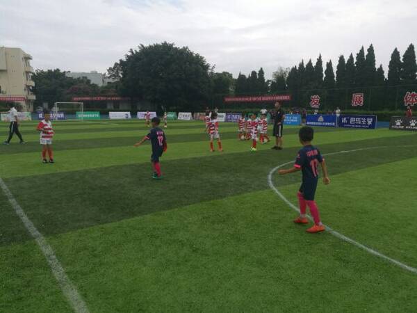 全国青少年足球邀请赛西昌举行 136支队伍参与