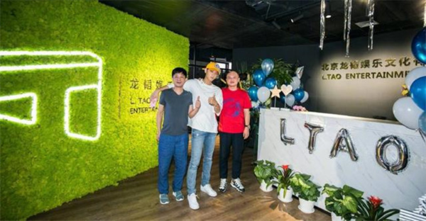 黄子韬暂退娱乐圈 成立个人工作室 是被夸还是