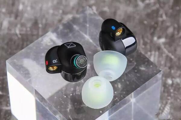 谁给它勇气卖8999 AKG N5005新旗舰圈铁耳机