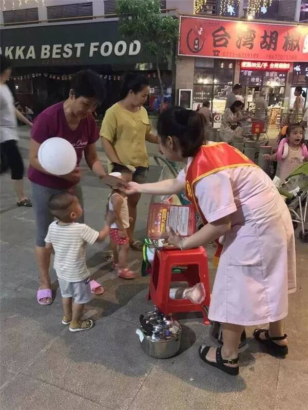 怎么了?桂平这么多人跑来这家店喝凉茶,店主曝