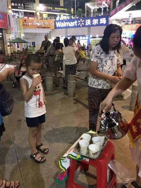 怎么了?桂平这么多人跑来这家店喝凉茶,店主曝