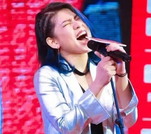 海丰这位美女夺中国新歌声广东赛区冠军.