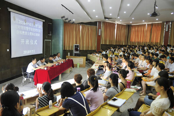 陕西服装工程学院领导专家为乾县继续教育公需