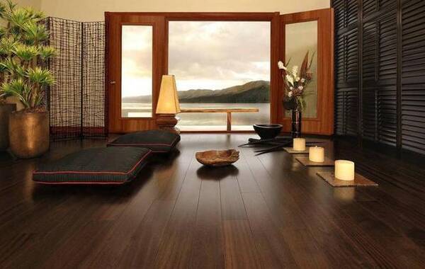 客厅装修铺地板还是瓷砖好?听老师傅一分析,懊