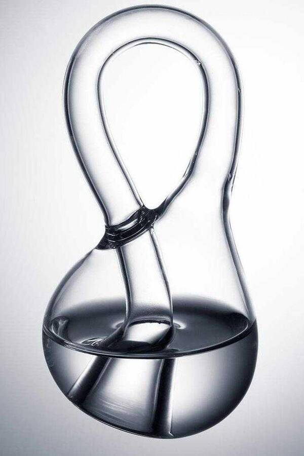 世界上最神奇的克莱因瓶永远装不满水, 它或只存在于四维空间?