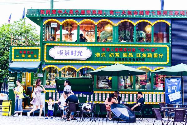 带你住进影视剧,横店广州街·香港街影视主题民宿全新开放