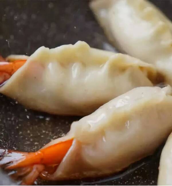 【菜谱】虾跟蛋炒得如此火热,却忘了它们应该鲨鱼吃大螃蟹图片