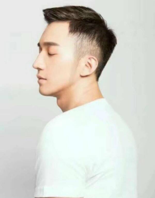 头发少两边还炸的男生,适合什么发型?