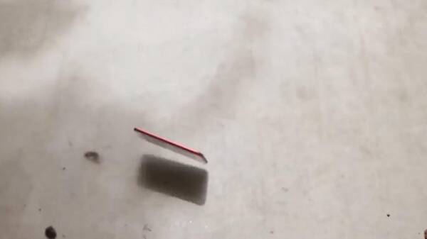 不让手机接触地面,掉落瞬间弹出保护触角, 这款