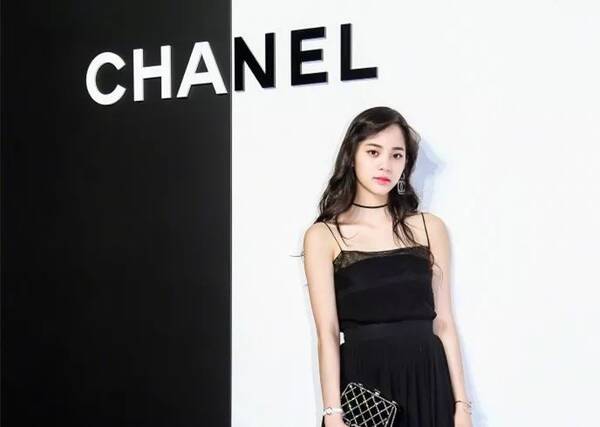 杨幂和赵丽颖,拍最热的剧,却拿不到顶级大牌代