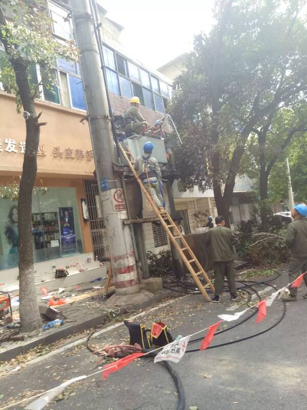 【视频】昨日启黄中学附近变压器起火,夏季这