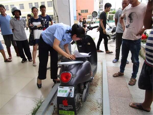 动车管所下乡啦! 村民在家门口就能为电动车上