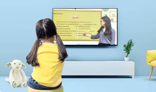 儿童在线教育新窗口 爱奇艺电视果AI投屏赋能