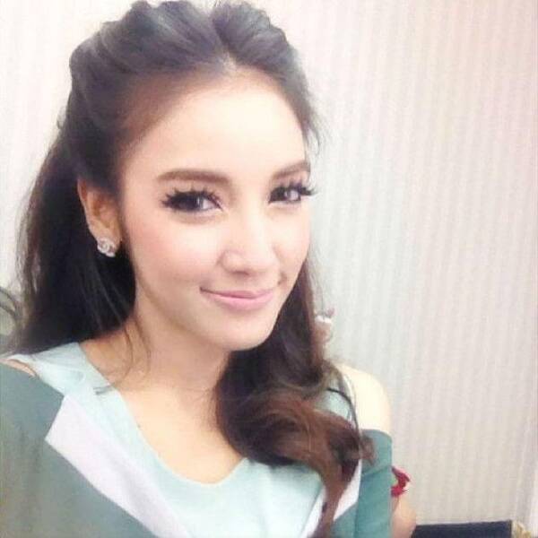 她是最惨女星,刚怀孕丈夫就被捕入狱,不堪重负