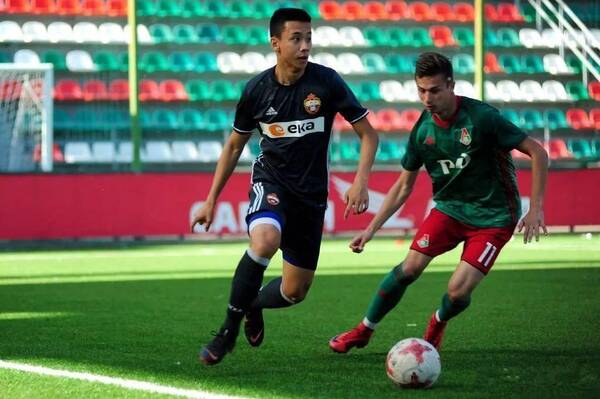 中国男足两战全败,球迷围攻主教练:为什么不上