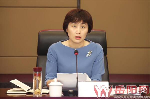 李爱武主持召开岳阳市政府常务会议