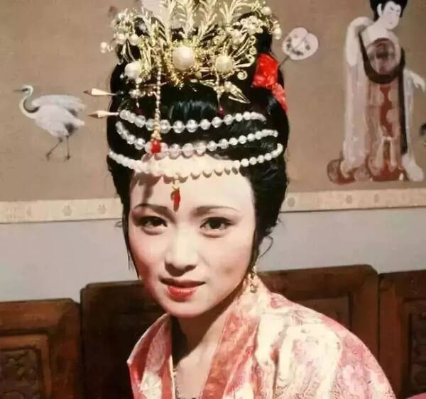 秦可卿:本分人偏是这样艳