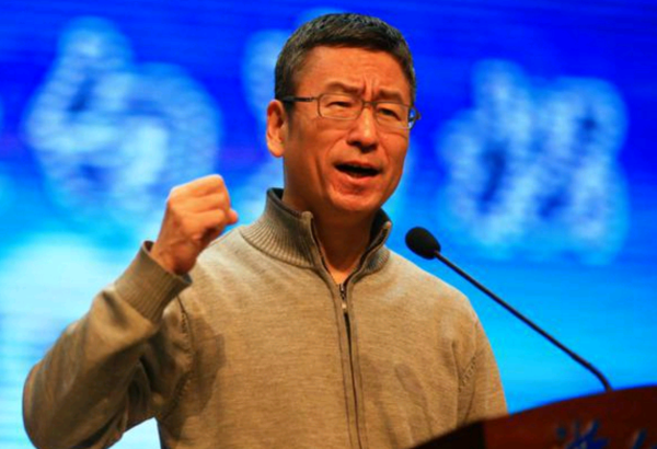 白岩松怒怼国字号踢联赛方案:违反规律!出台者