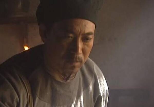 对于这件事,何九叔的老婆表扬他:死鬼,你很优秀嘛!