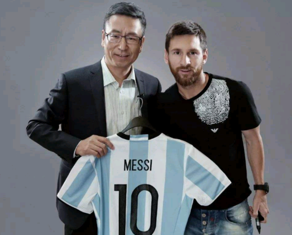 白岩松怒怼国字号踢联赛方案:违反规律!出台者