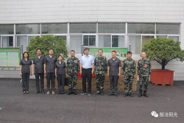 安阳中院和殷都区法院联合开展送法进军营慰问