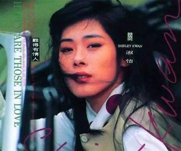 隐退歌后和长腿男星一双拖鞋吵起来?原来又是