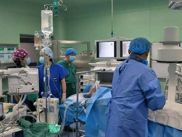 巴彦淖尔市医院介入科联合创伤骨科成功救治危