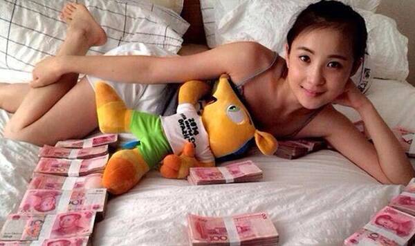 1040传销的美女外表光鲜亮丽,信用卡和网贷都逾期,征信早就花了