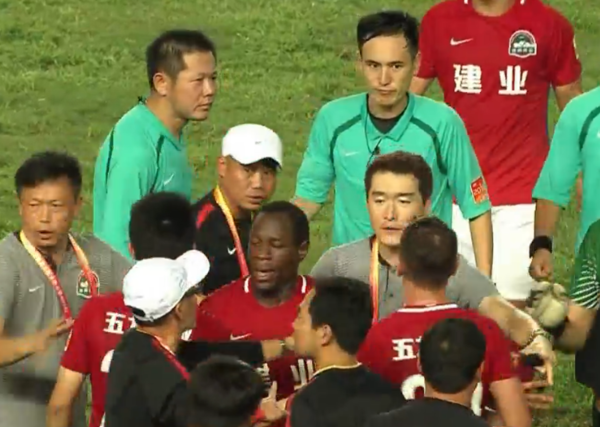 中超神奇一幕:比赛101分钟结束+红牌+VAR让