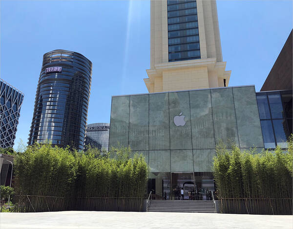 为新iPhone量产打call 苹果市值首破万亿美元股