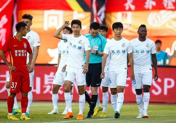 中超半程四队拉响保级警报,历史数据给出保级