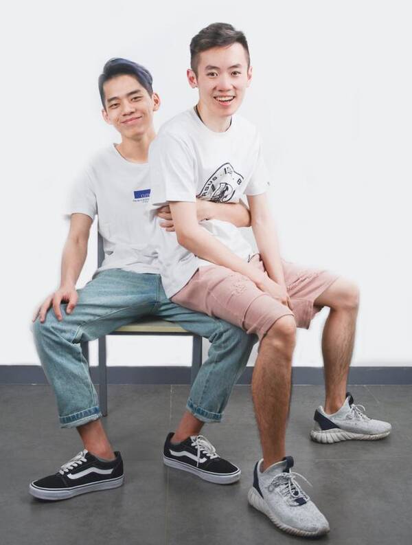 希望游戏主播们向他俩假学习,有事写请假条,疯