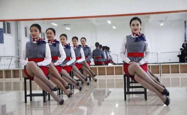 女面试官:什么海没有边?研究生:大海,当场被淘