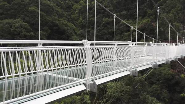 厦门首座7D玻璃天桥开放!就在厦门同安野山谷景区