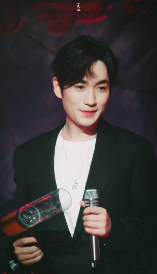 唱《小半》的朱一龙同学魅力真的挡不住,龙哥