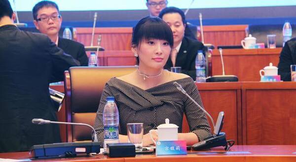 开超跑的千亿富家独生女,却陷入资本骗局,或将