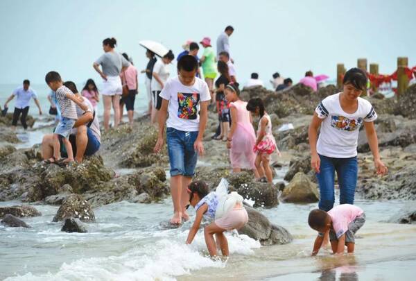 双胞胎女孩沙滩走失,不幸双双溺亡…海边游玩