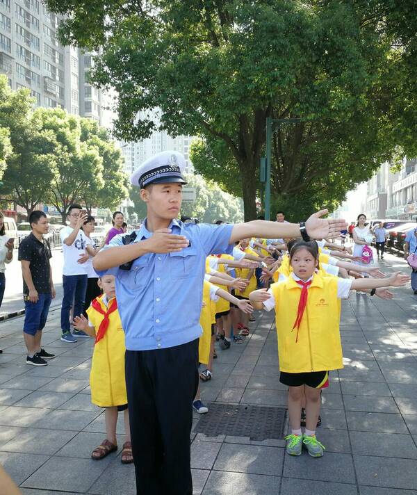 长沙县爱的摆作文小学v作文中心年级中南小学开义工牵手4渡人运动会图片