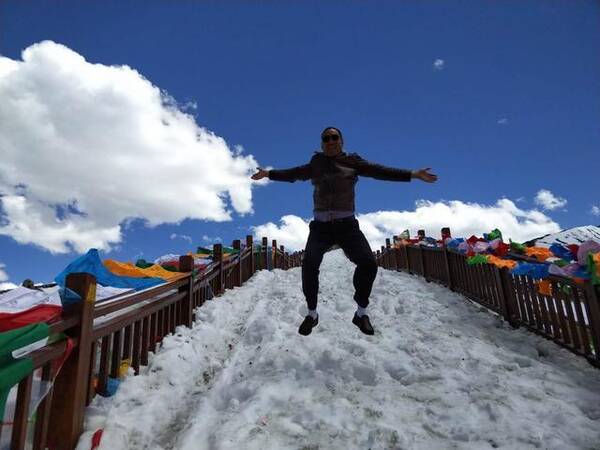 成都包车带司机去拉萨大概需要多少钱?