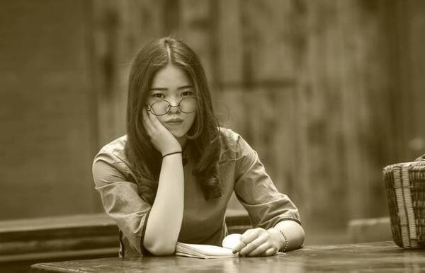 生下孩子一年,前夫嫌弃我身材不好离了婚,两年