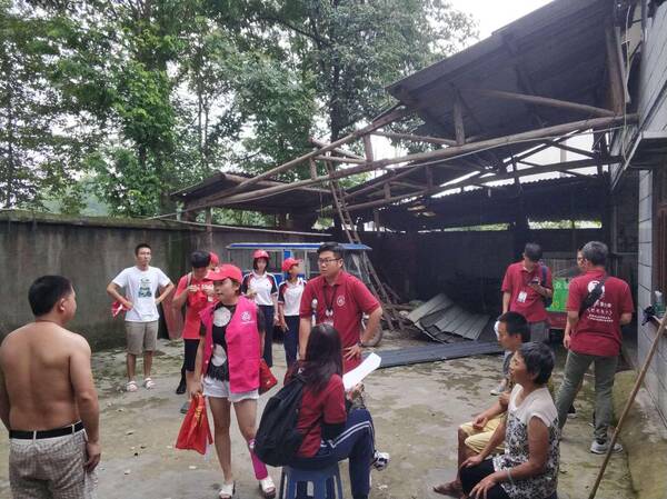 安靖街道沙湾村开展关爱困难、残疾群众志愿服