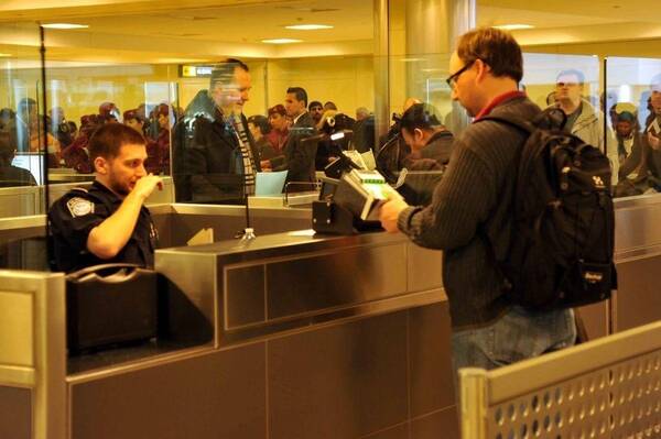 签证类型别申请错!持商务签证出差工作,中国男