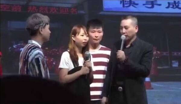 司开业嘟嘟姐罕见到场、感恩母亲泪洒直播间!