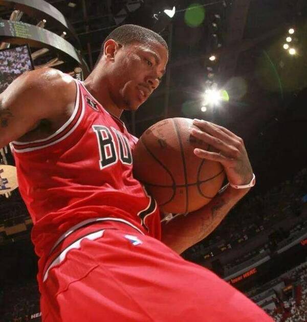 经典:2011年热火VS公牛G3 詹姆斯韦德大战罗