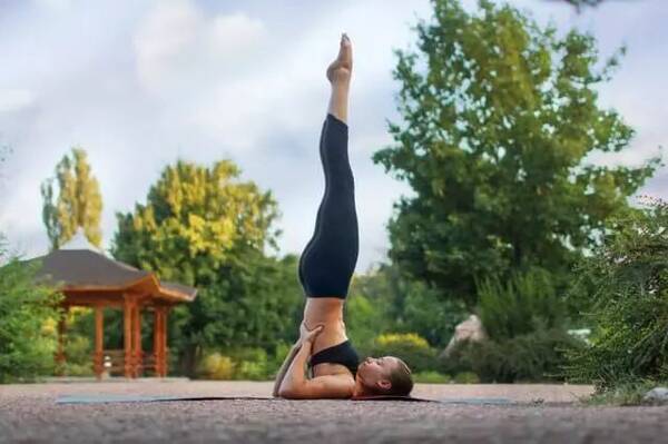 前5分钟肩倒立,一夜醒来年轻5岁 || 60秒瑜伽科